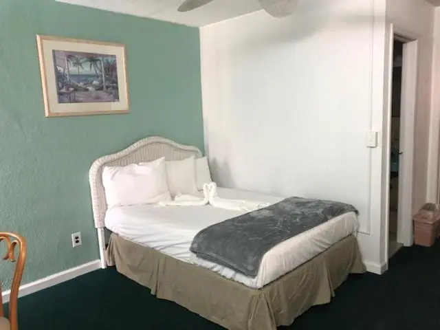 スイート, Gold Crest Motel