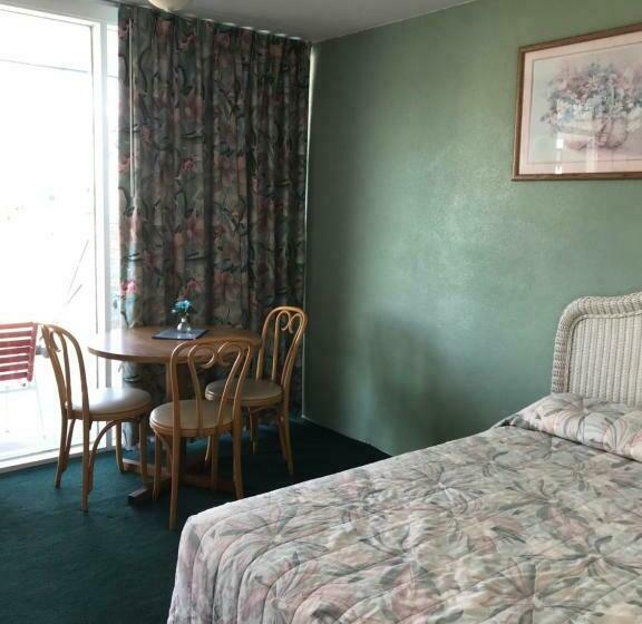 Люкс, Gold Crest Motel