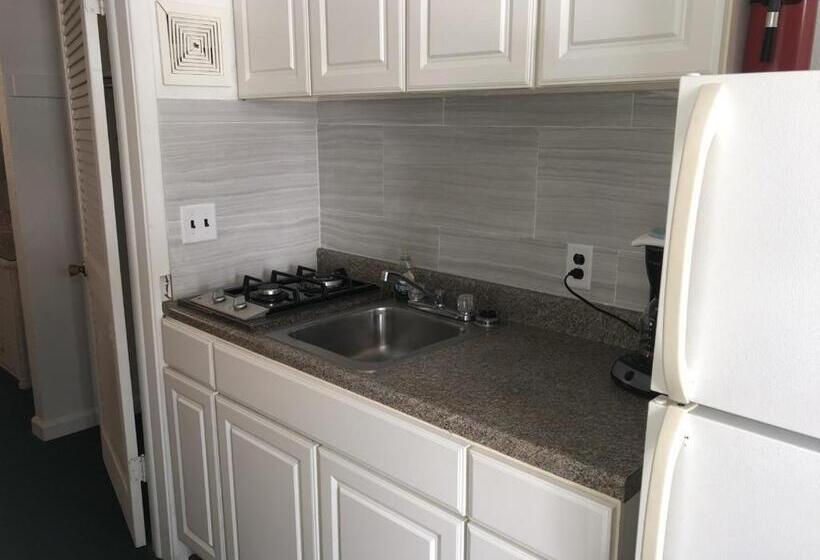 Люкс, Gold Crest Motel