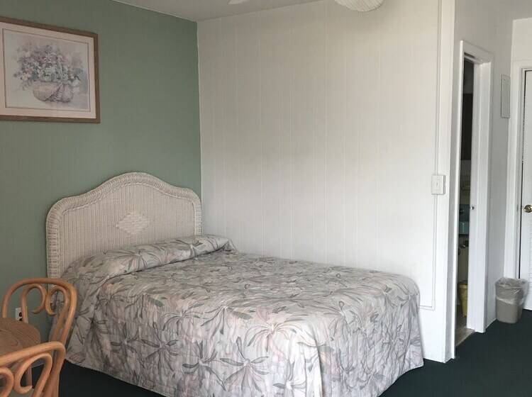 Люкс, Gold Crest Motel