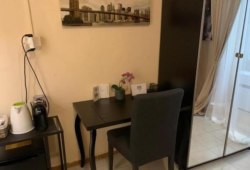 Pokój Standard Trzyosobowy, Domus La Foce