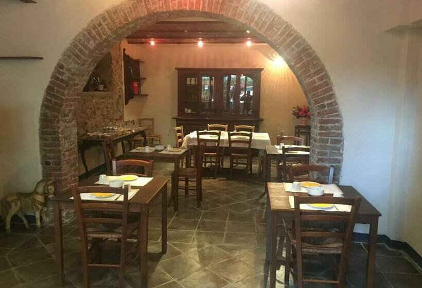 Standard Neljän Hengen Huone, Albergo La Villetta
