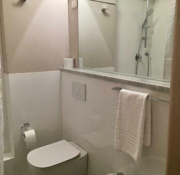 اتاق استاندارد چهار تخته, Albergo La Villetta