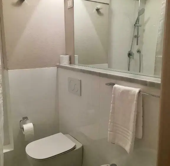 اتاق استاندارد چهار تخته, Albergo La Villetta