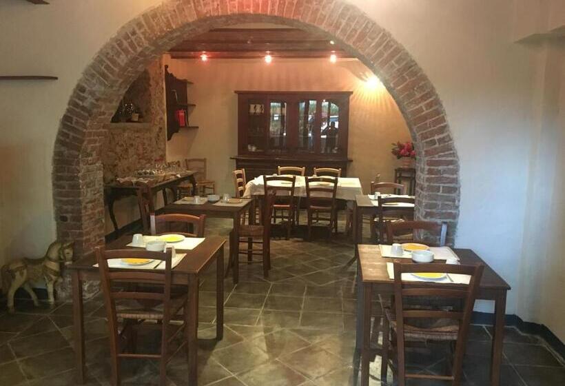 Standard Kolmen Hengen Huone, Albergo La Villetta