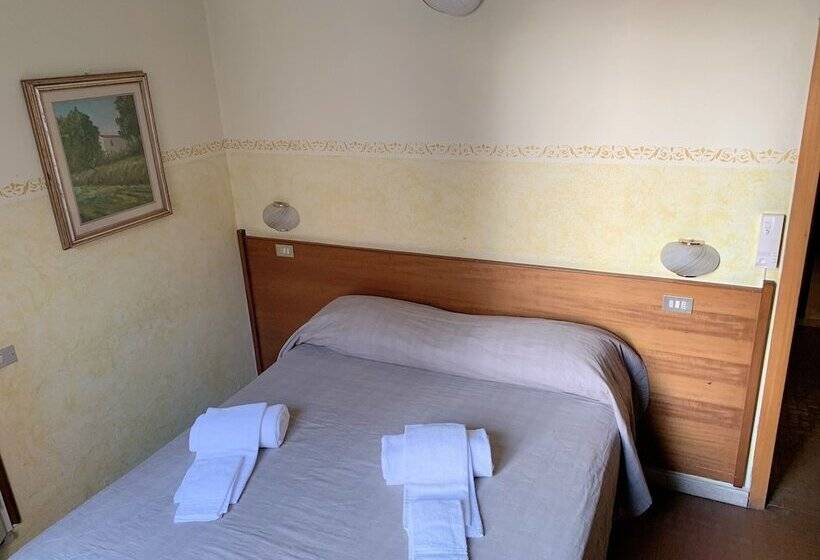 اتاق استاندارد سه نفره, Albergo La Villetta