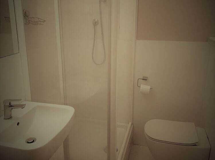 Standard Kolmen Hengen Huone, Albergo La Villetta