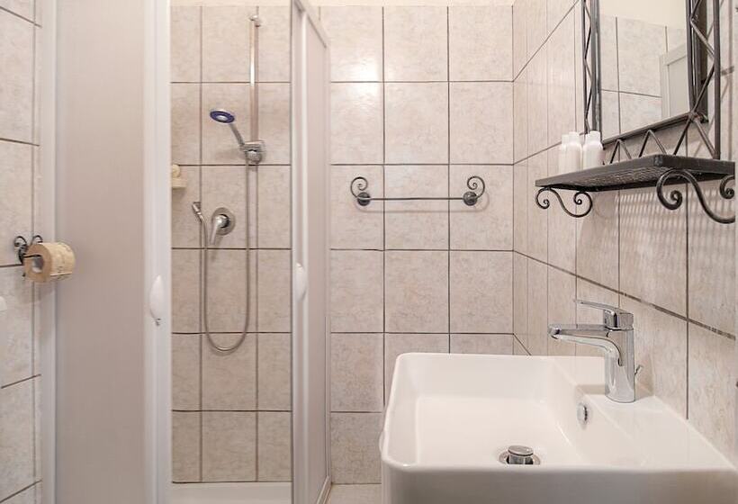 اتاق استاندارد سه نفره, Albergo La Villetta