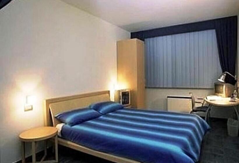 غرفة قياسية ثلاثية, Balbo