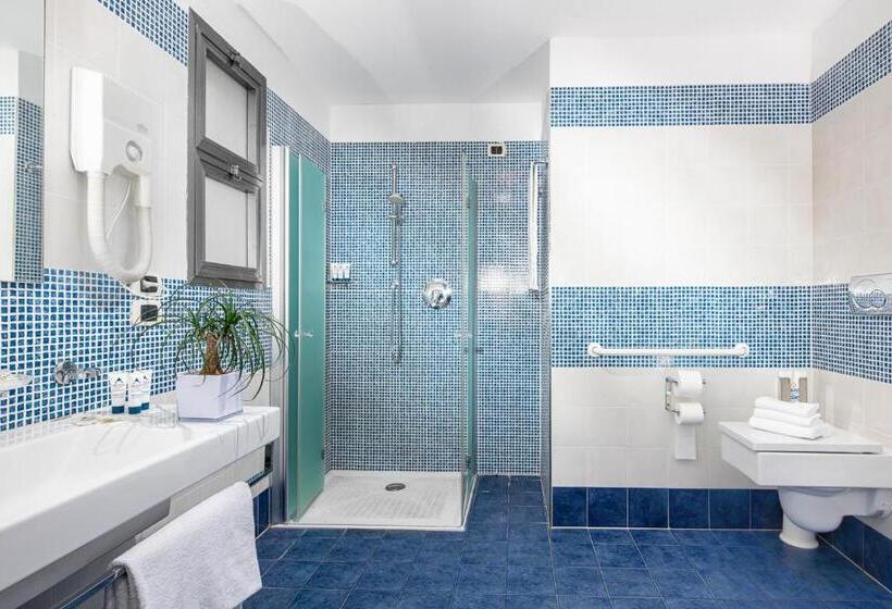 اتاق سوپریور سه تخته, Bristol