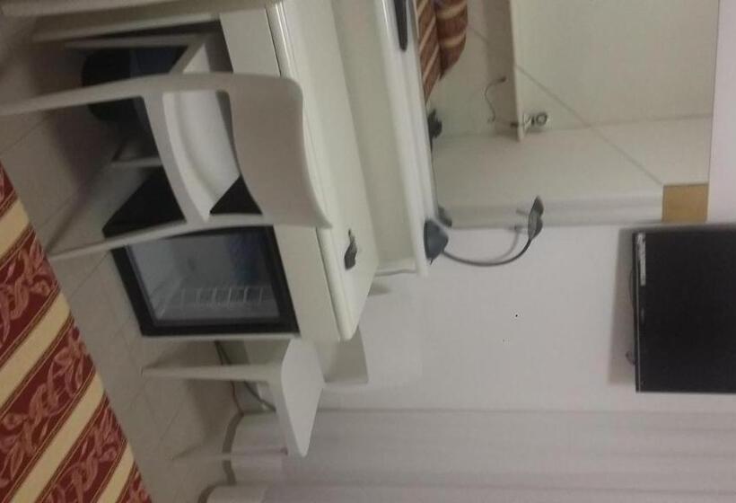 اتاق عادی, Bristol