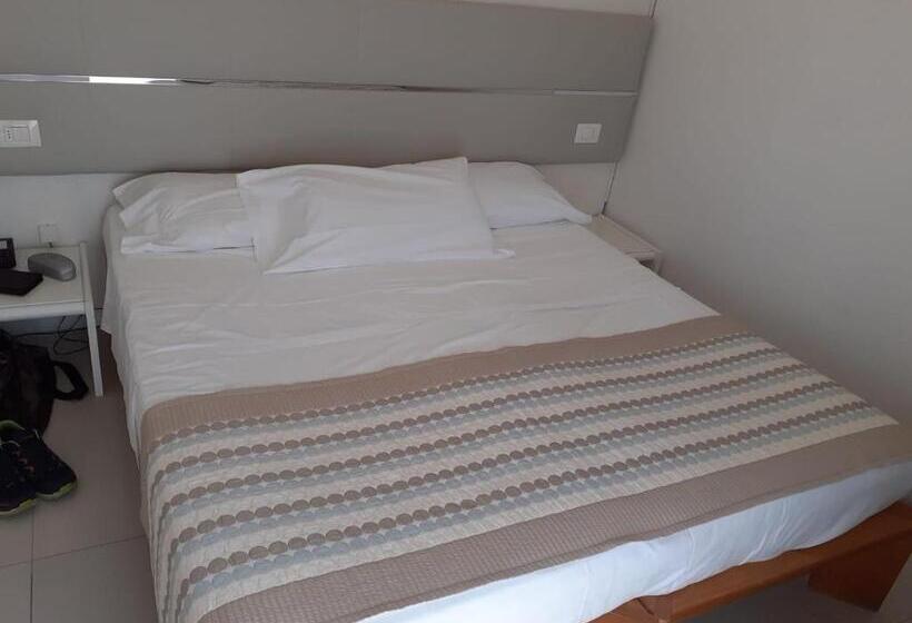 اتاق عادی, Bristol