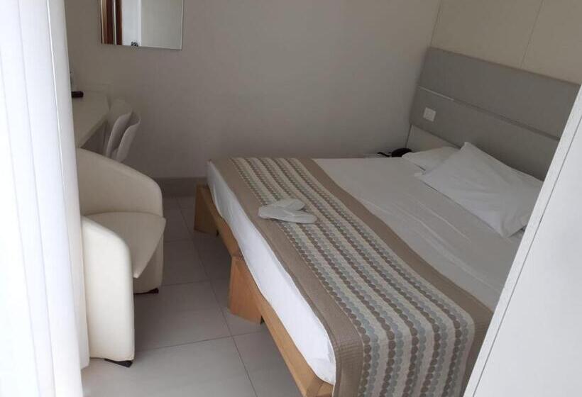 اتاق عادی, Bristol