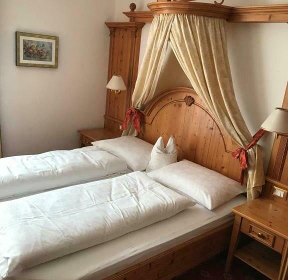 דירת חדר, Burgleitenhof