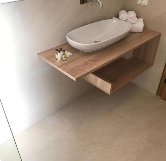 דירת חדר סופריור, Burgleitenhof