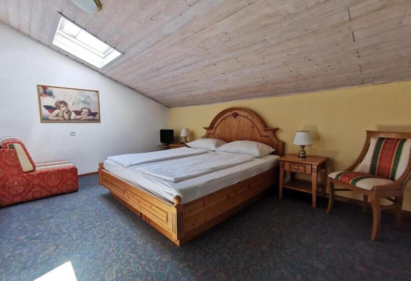 דירת חדר סופריור, Burgleitenhof