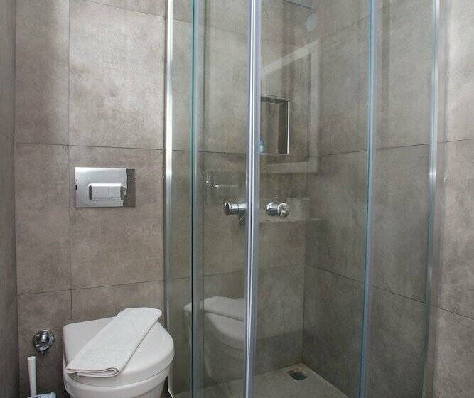 标准间带阳台, Cesurlar