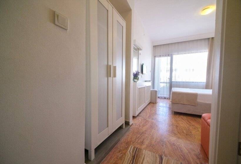 标准间带阳台, Cesurlar