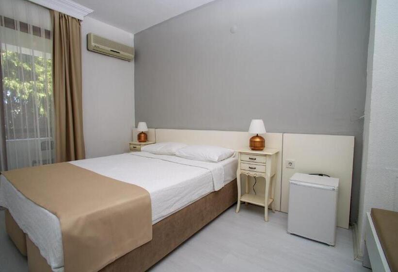 标准间带阳台, Cesurlar