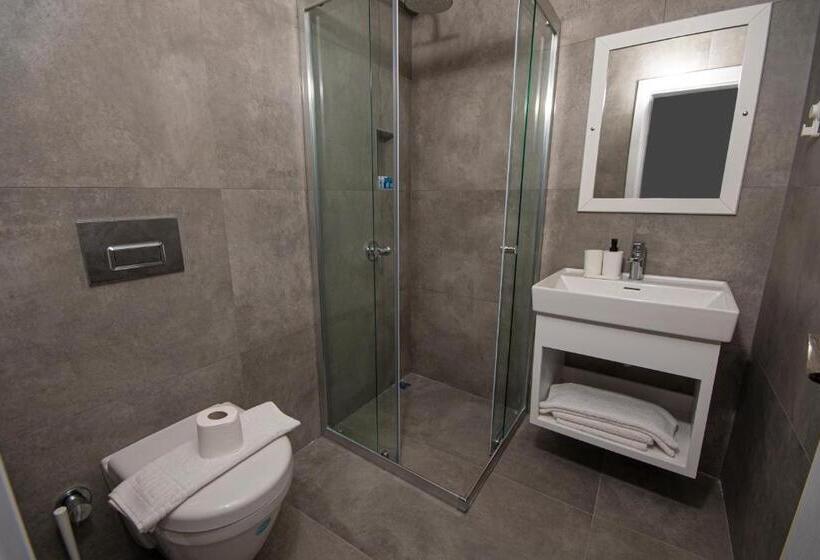 标准间带阳台, Cesurlar