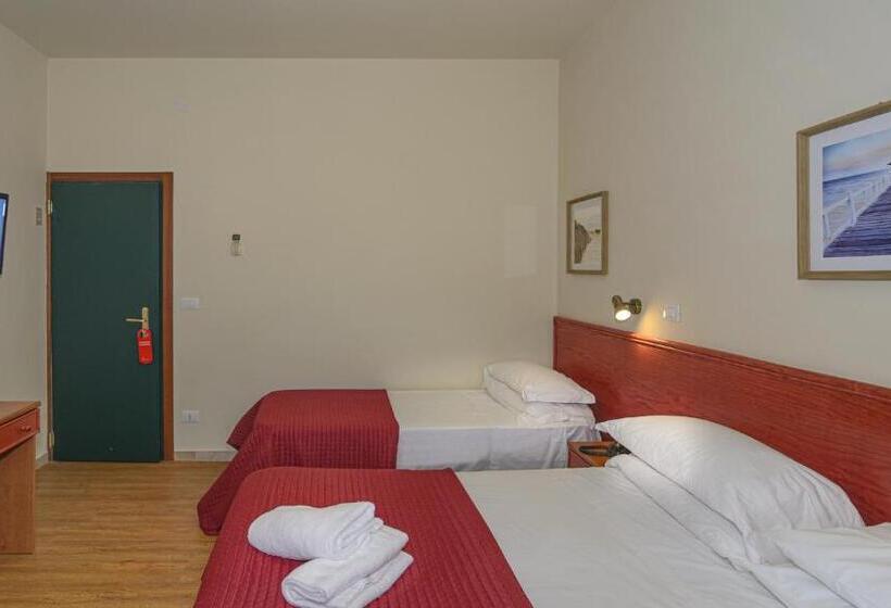 Номер Стандарт Трехместный, Liu