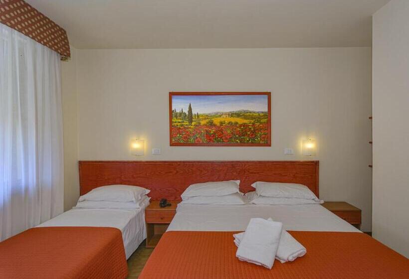 Номер Стандарт Трехместный, Liu