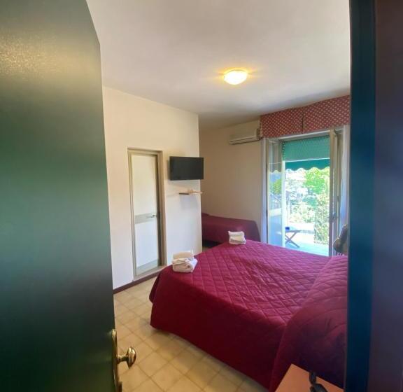 Номер Стандарт Трехместный, Liu