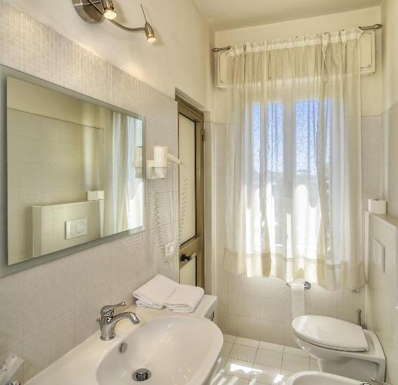 Номер Стандарт Трехместный, Liu