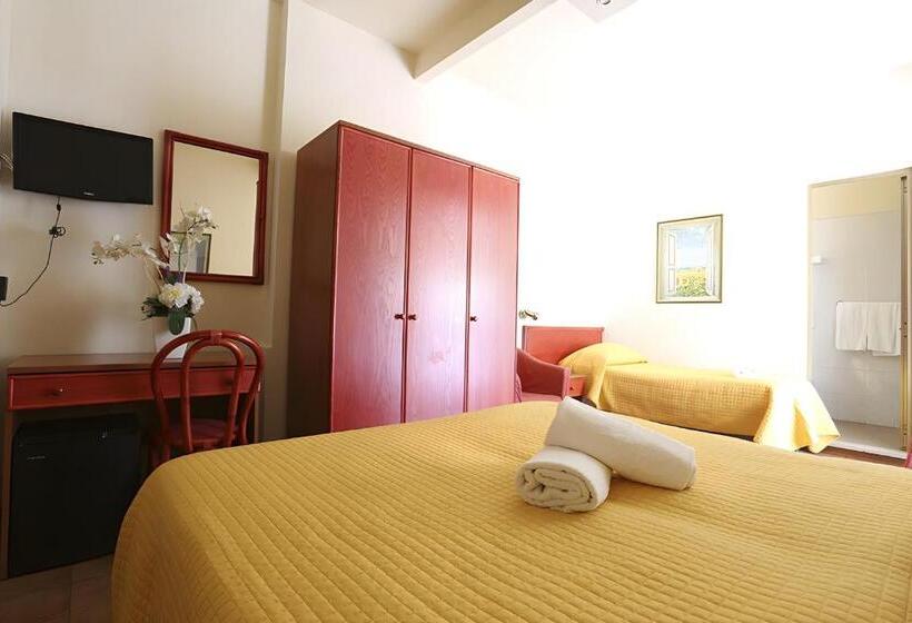 Четырехместный Номер Стандарт, Liu