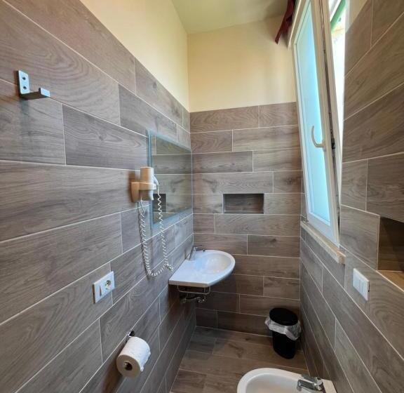 Четырехместный Номер Стандарт, Liu