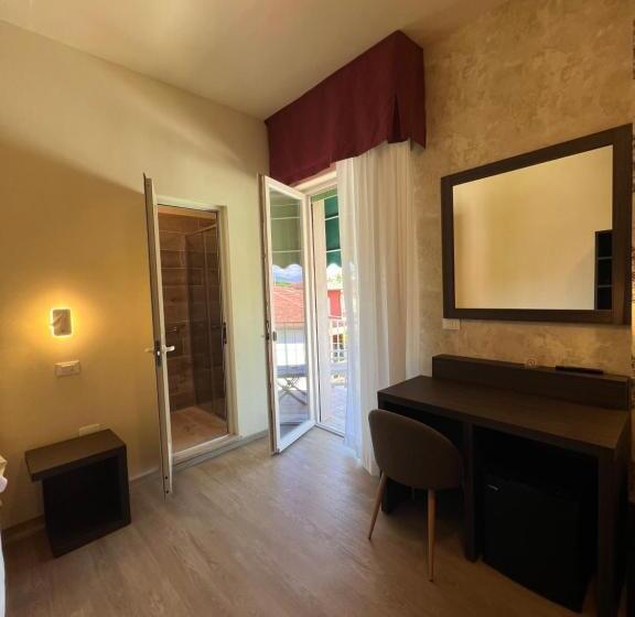 Четырехместный Номер Стандарт, Liu