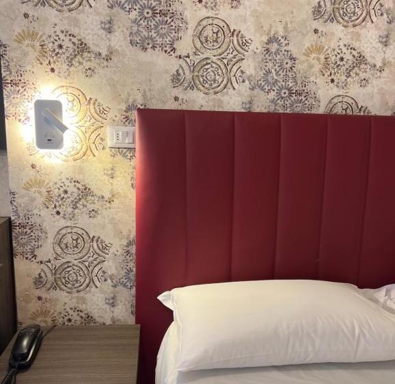 Четырехместный Номер Стандарт, Liu