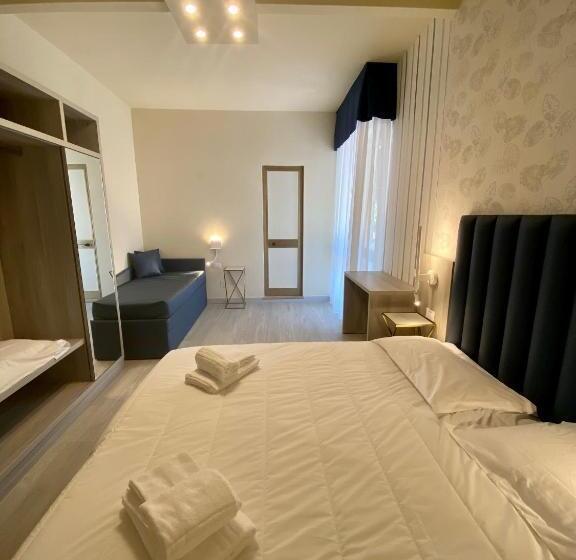 Четырехместный Номер Стандарт, Liu