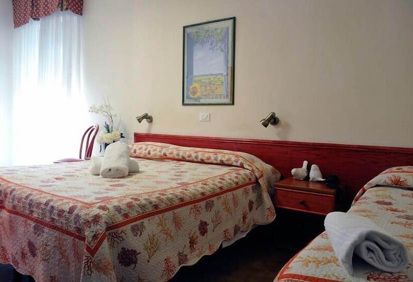 Номер Стандарт Трехместный, Liu