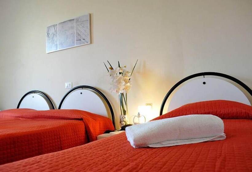 Номер Стандарт Трехместный, Liu