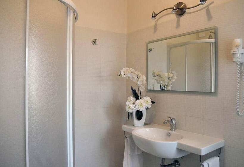 Номер Стандарт Трехместный, Liu