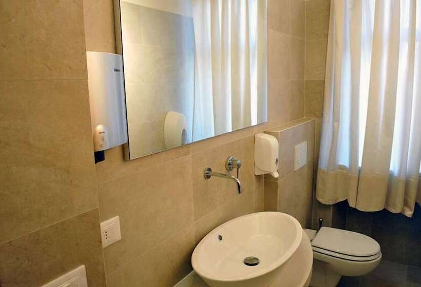 Номер Стандарт Трехместный, Liu