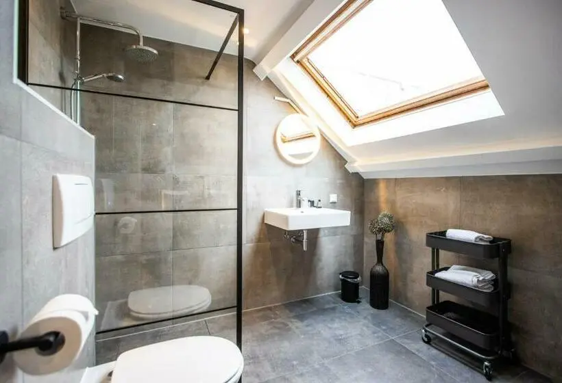 Standard-huone, Neptunus