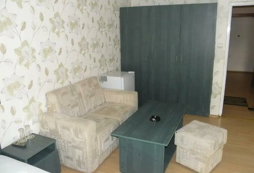 Habitación Estándar, Pilevski