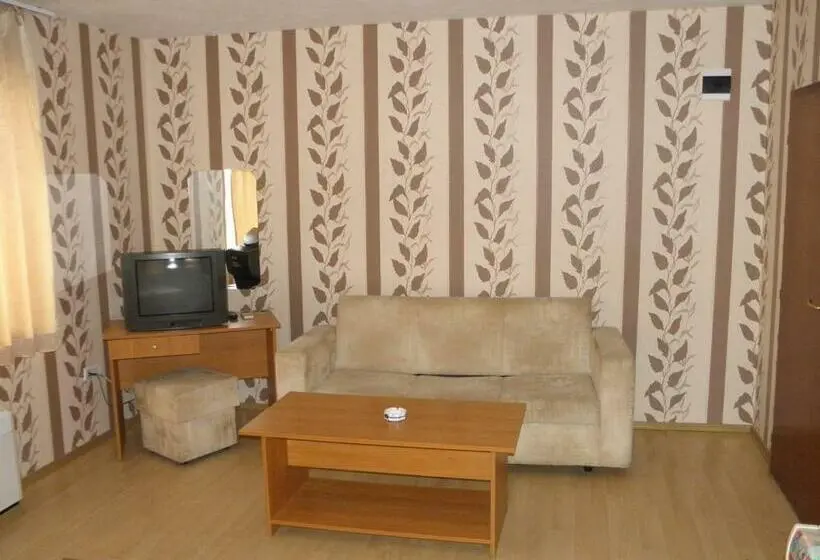 Habitación Estándar, Pilevski
