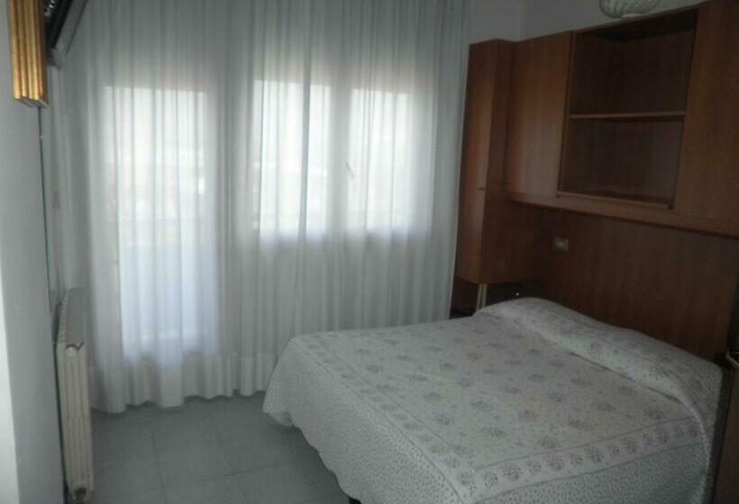 غرفة إقتصادية, Touring