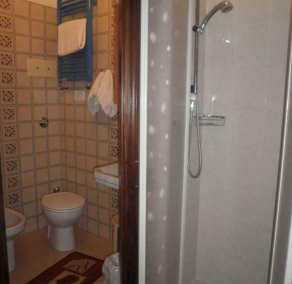 غرفة إقتصادية, Touring