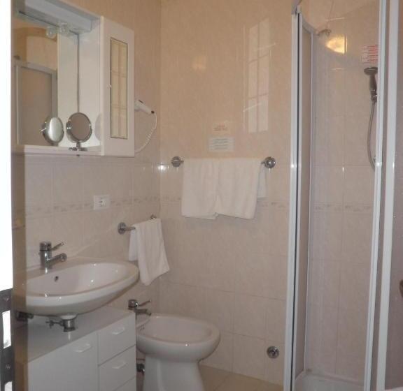 Triple Room Sea View, Touring