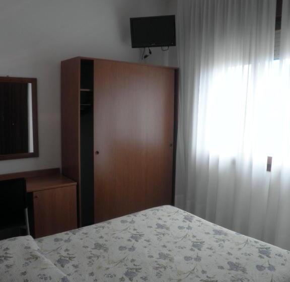 غرفة قياسية فردية, Touring