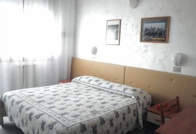 غرفة قياسية, Touring