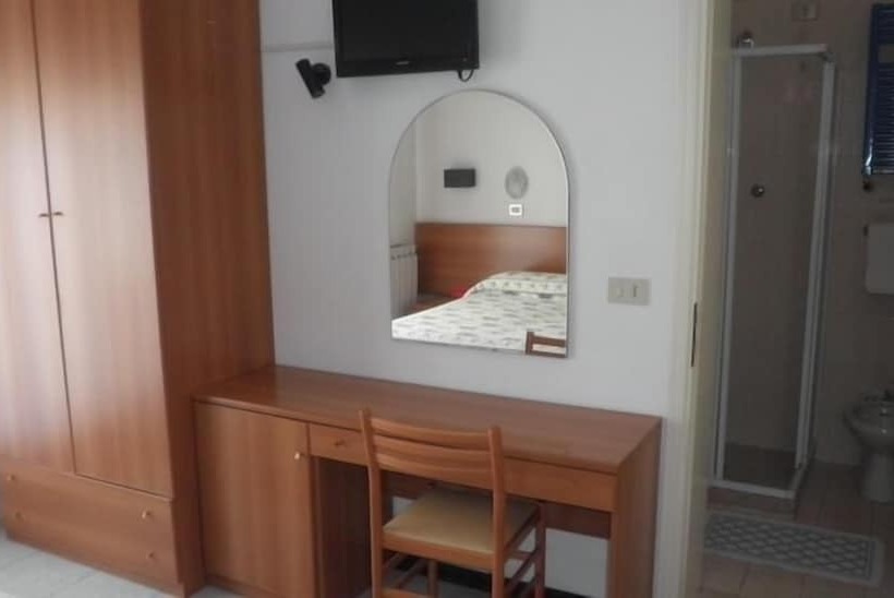 غرفة قياسية, Touring