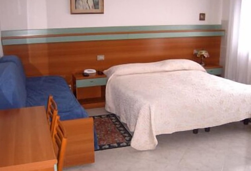 غرفة قياسية ثلاثية, Touring