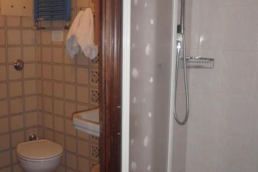 غرفة قياسية رباعية, Touring