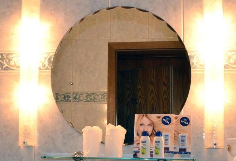 غرفة قياسية, Zum Goldenen Hirsch