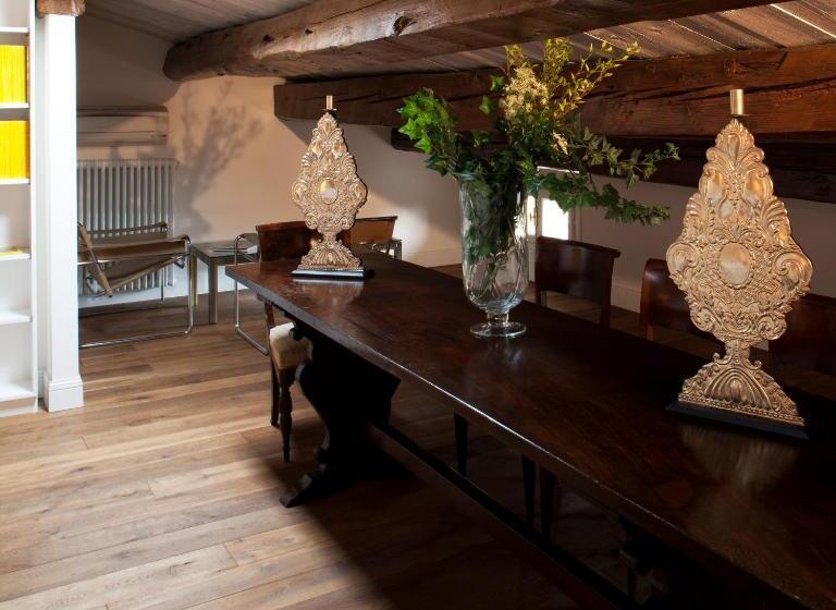 Suite, M Club De Luxe B&b